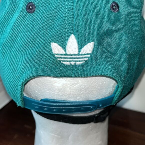 Vintage wool Adidas trefoil retro UNCW Wilmington Seahawks SnapBack baseball cap - Picture 2 of 4